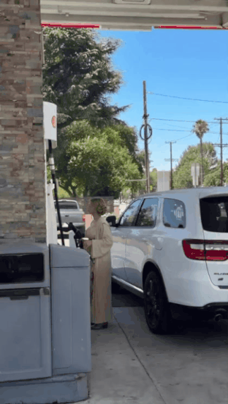 1787645644_c7d53ddba753bfd6115c.gif