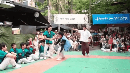 1790466505_79f3abff5f9f4df3fa0b.gif