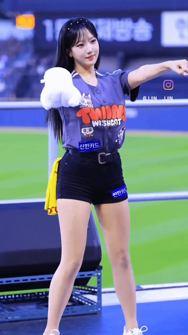 1781779855_ab2aba12f65c52d1b94b.gif